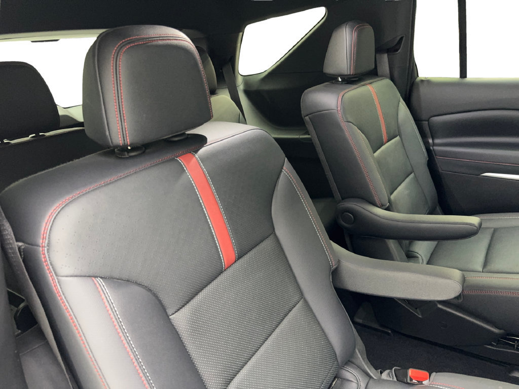 Used 2024 Chevrolet Traverse RS FWD image 45