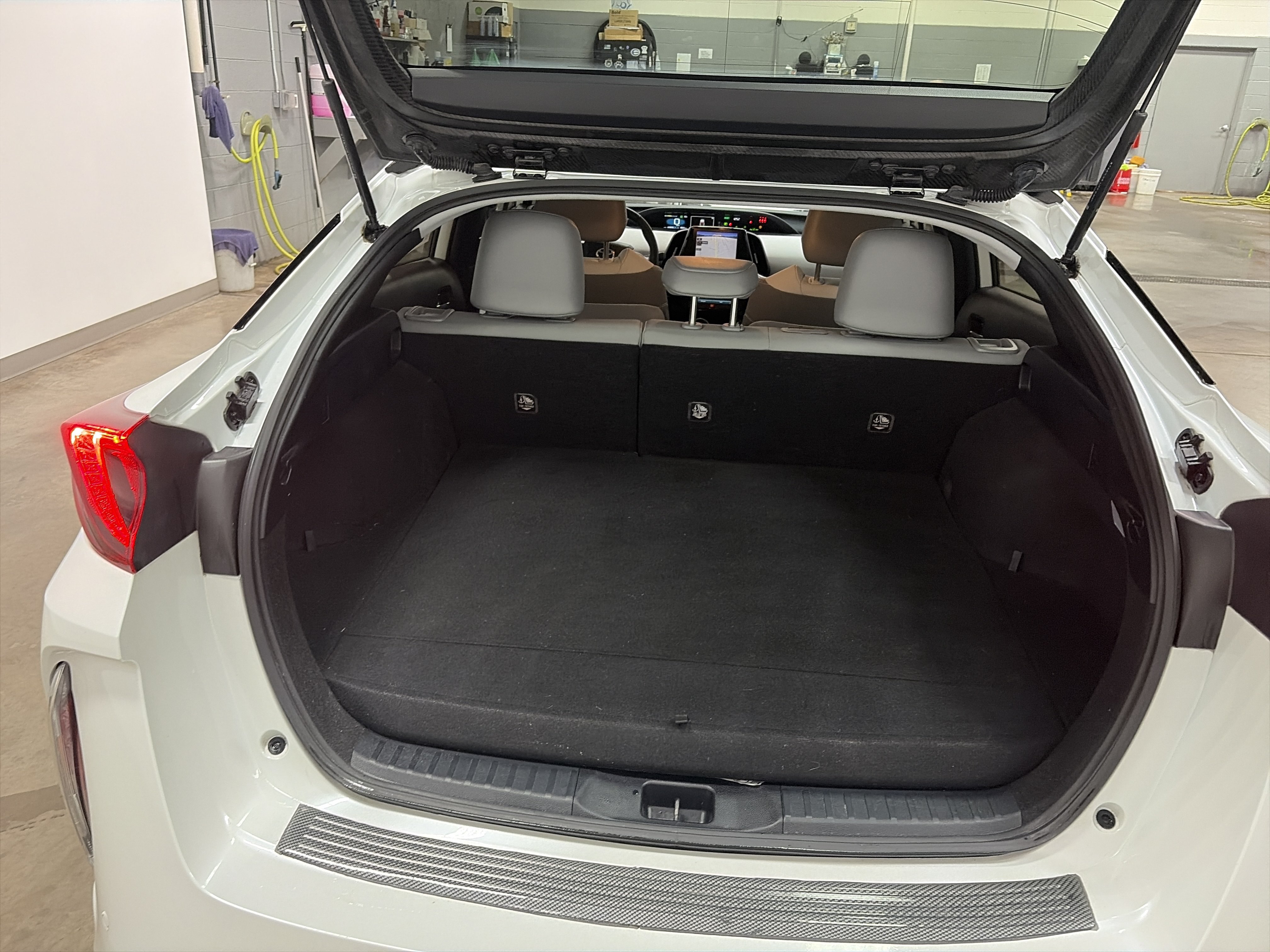 Used 2022 Toyota Prius Prime Limited FWD image 28