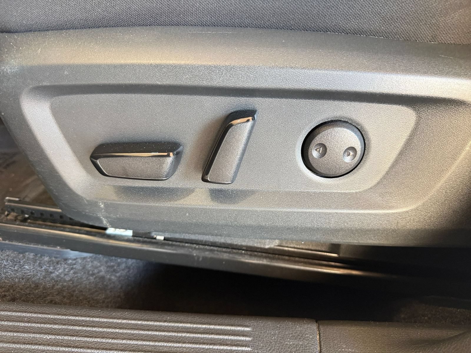 Used 2025 Nissan Rogue SV FWD image 21