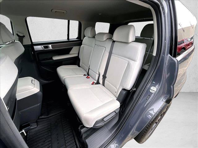 Used 2025 Hyundai Santa Fe SE FWD image 30