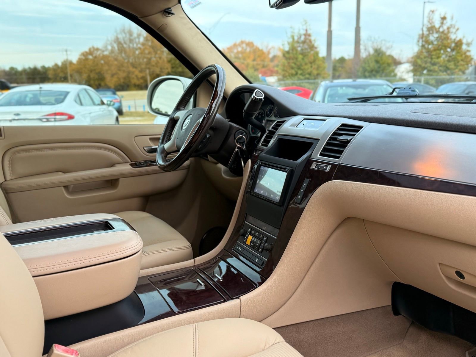 Used 2012 Cadillac Escalade ESV Luxury image 28