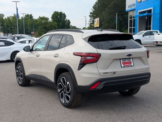 New 2026 Chevrolet Trax RS w/ Sunroof Package FWD image 5