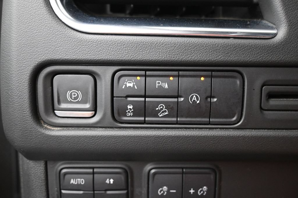 Used 2023 Chevrolet Suburban Premier AWD/4WD image 19