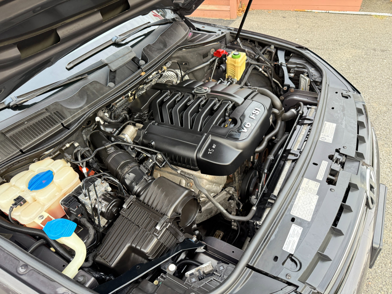 Used 2012 Volkswagen Touareg VR6 image 78