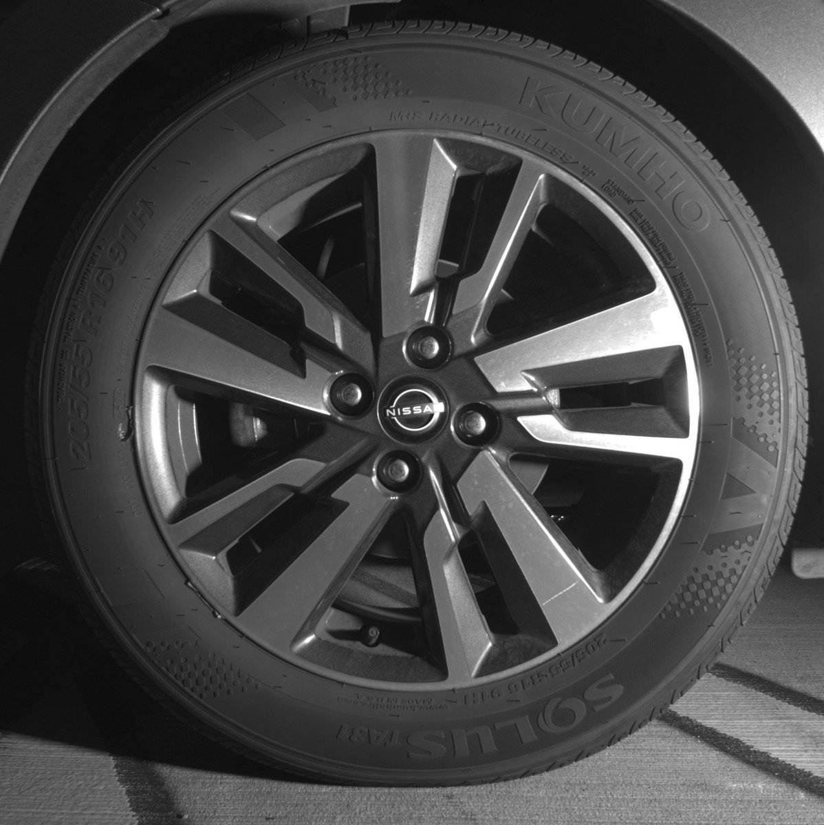 Used 2025 Nissan Versa SV image 12