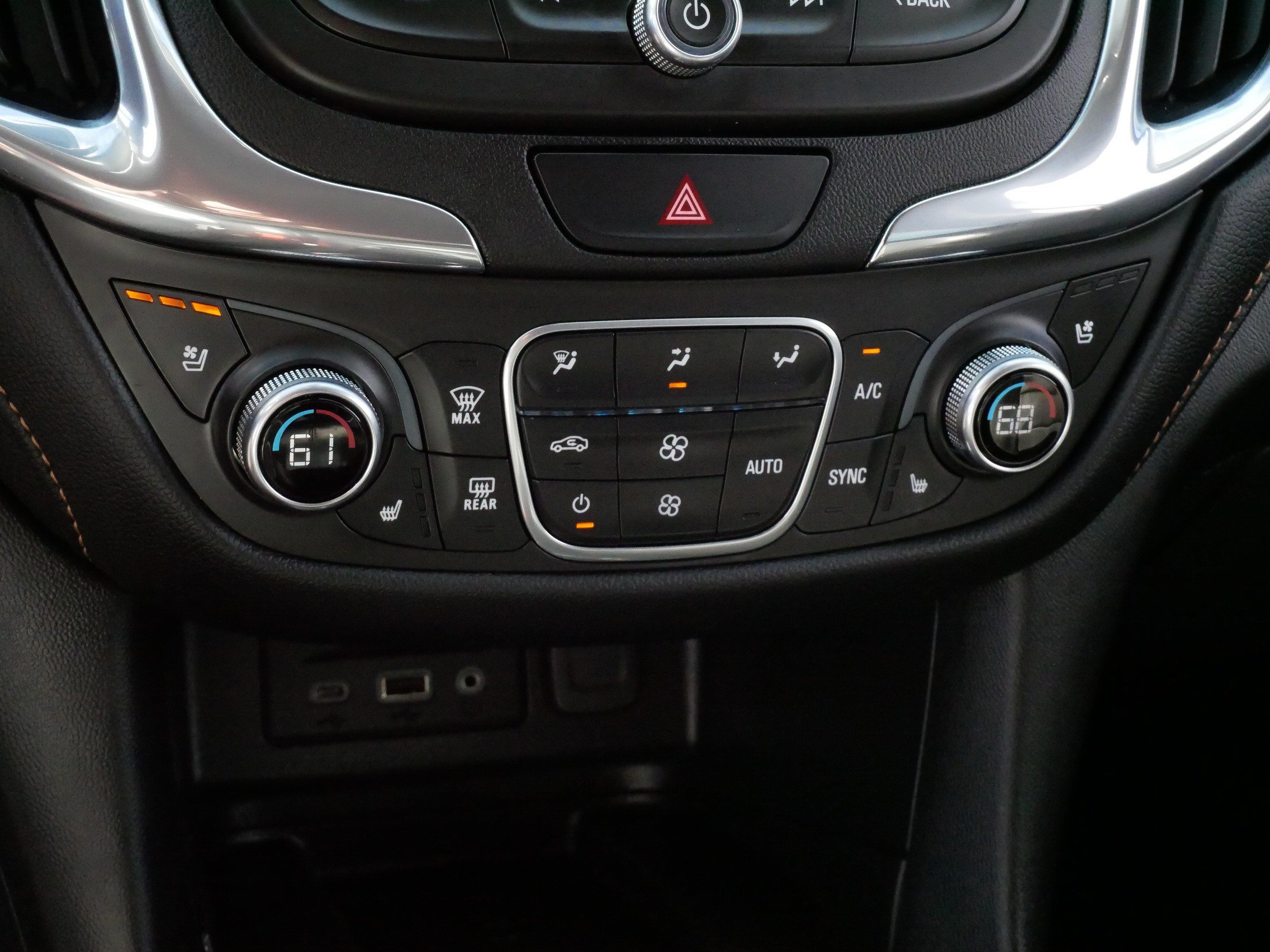 Used 2019 Chevrolet Equinox Premier AWD/4WD image 23