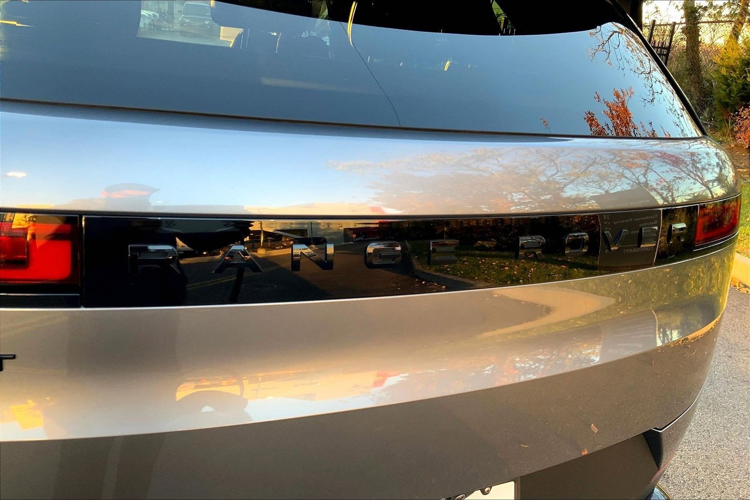 Used 2024 Land Rover Range Rover Sport SE image 31