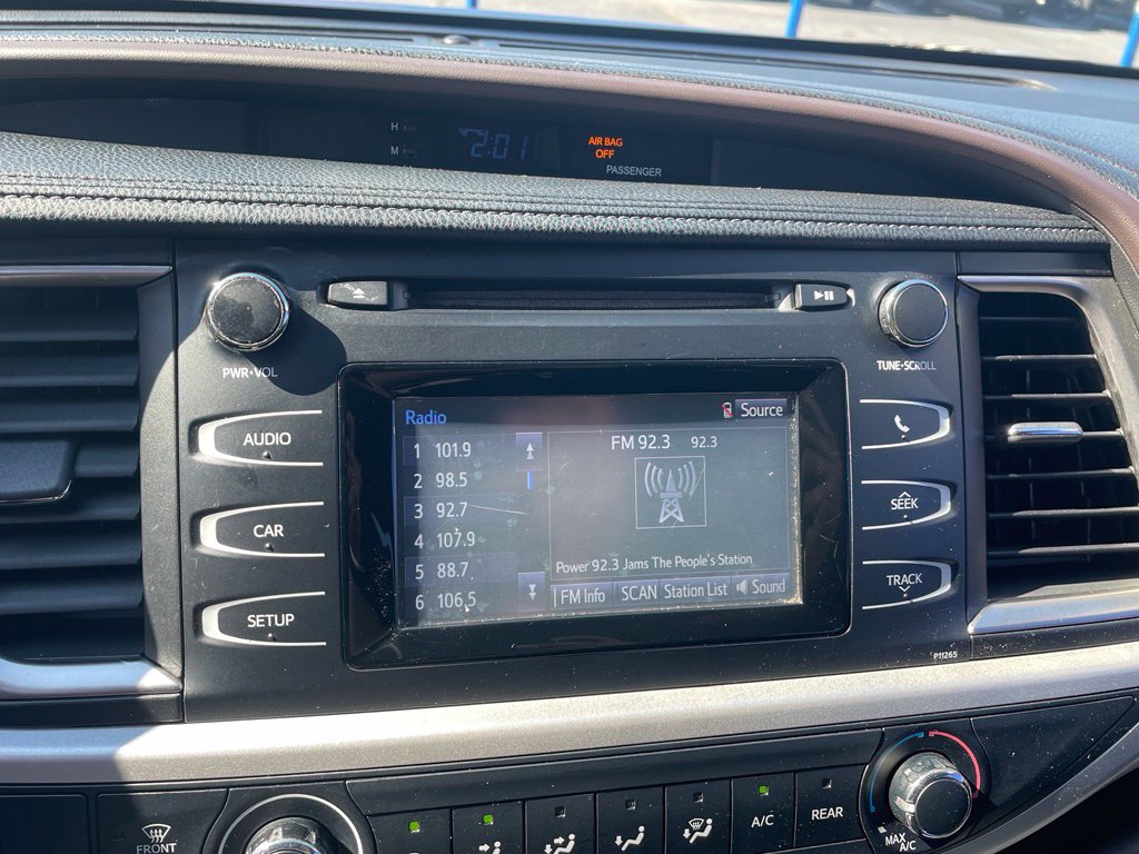 Used 2016 Toyota Highlander LE FWD image 16
