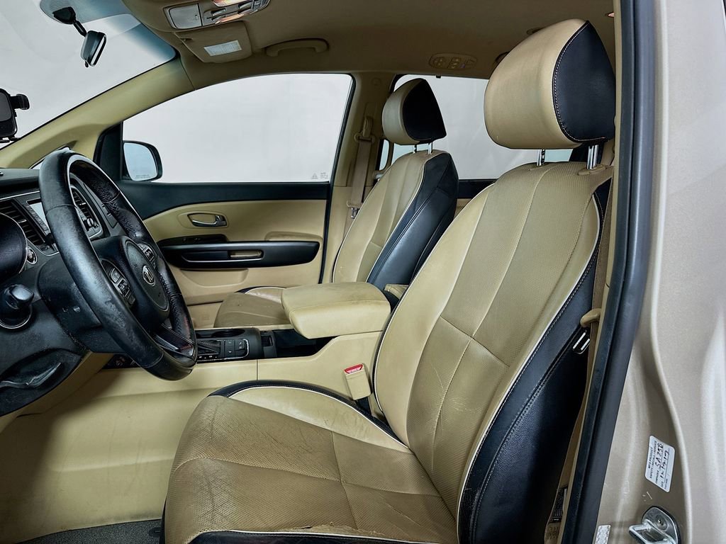 Used 2017 Kia Sedona LX w/ LX Essentials Premium Package image 8