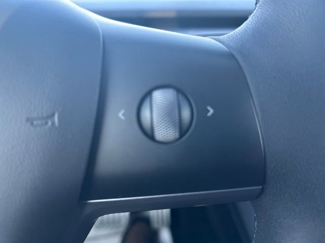 Used 2022 Tesla Model Y Performance image 27