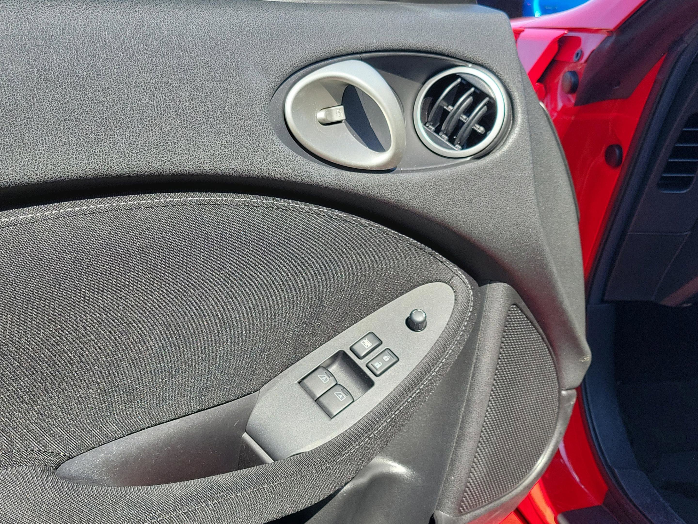 Used 2016 Nissan 370Z Coupe image 6