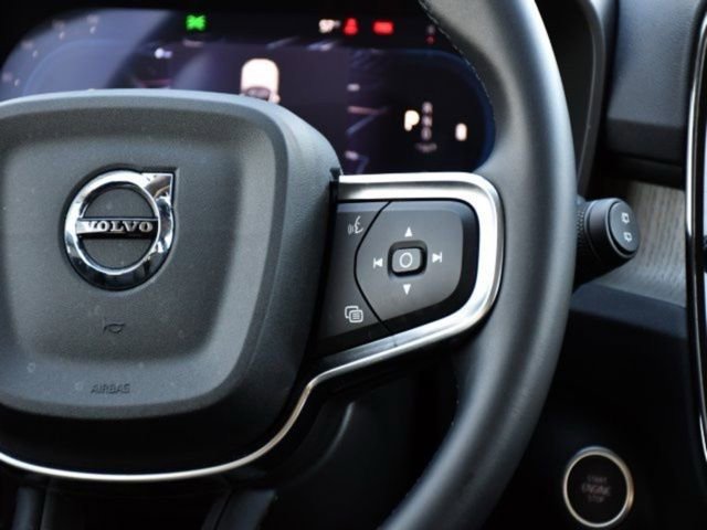 Certified 2025 Volvo XC40 B5 Plus AWD/4WD image 21