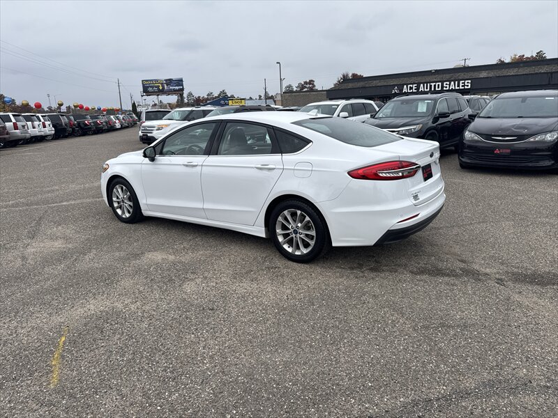 Used 2020 Ford Fusion SE FWD image 4