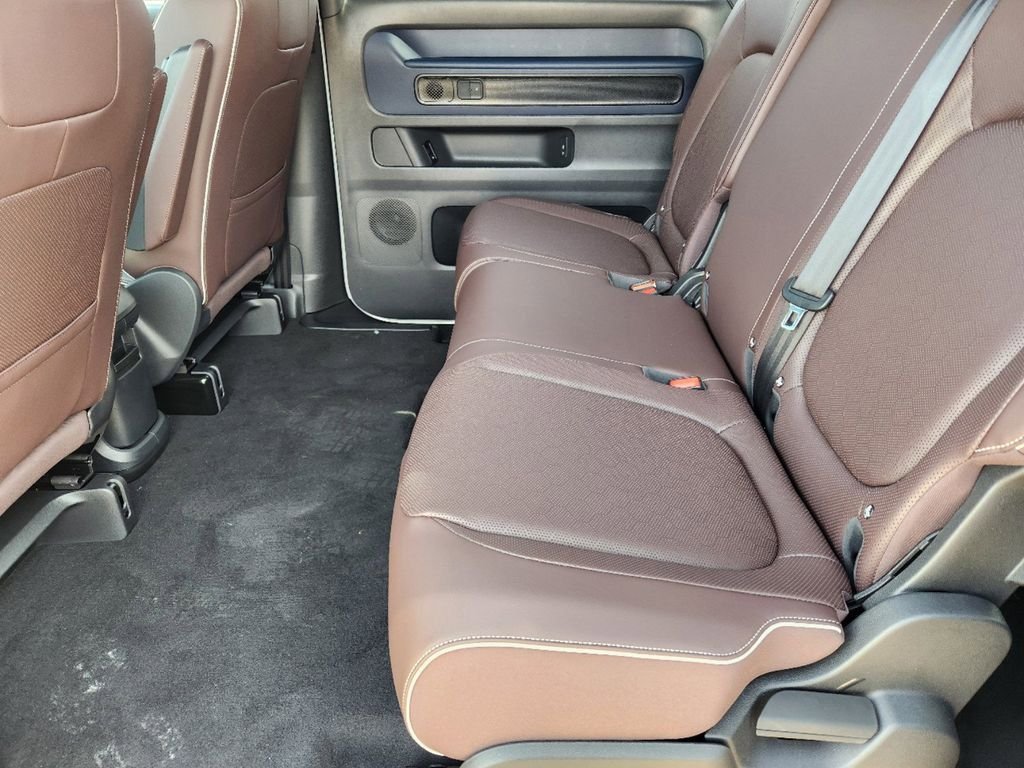 New 2025 Volkswagen ID. Buzz Pro S RWD image 20