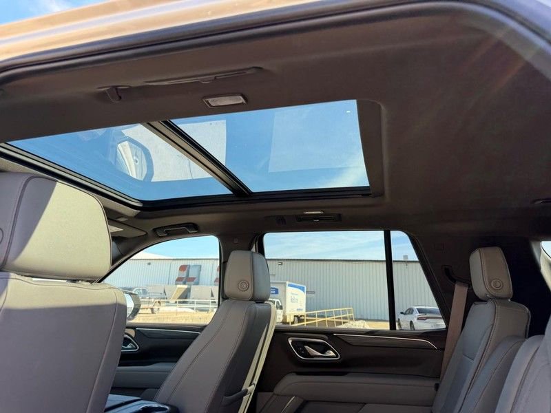 Used 2023 GMC Yukon SLT w/ SLT Premium Package image 10
