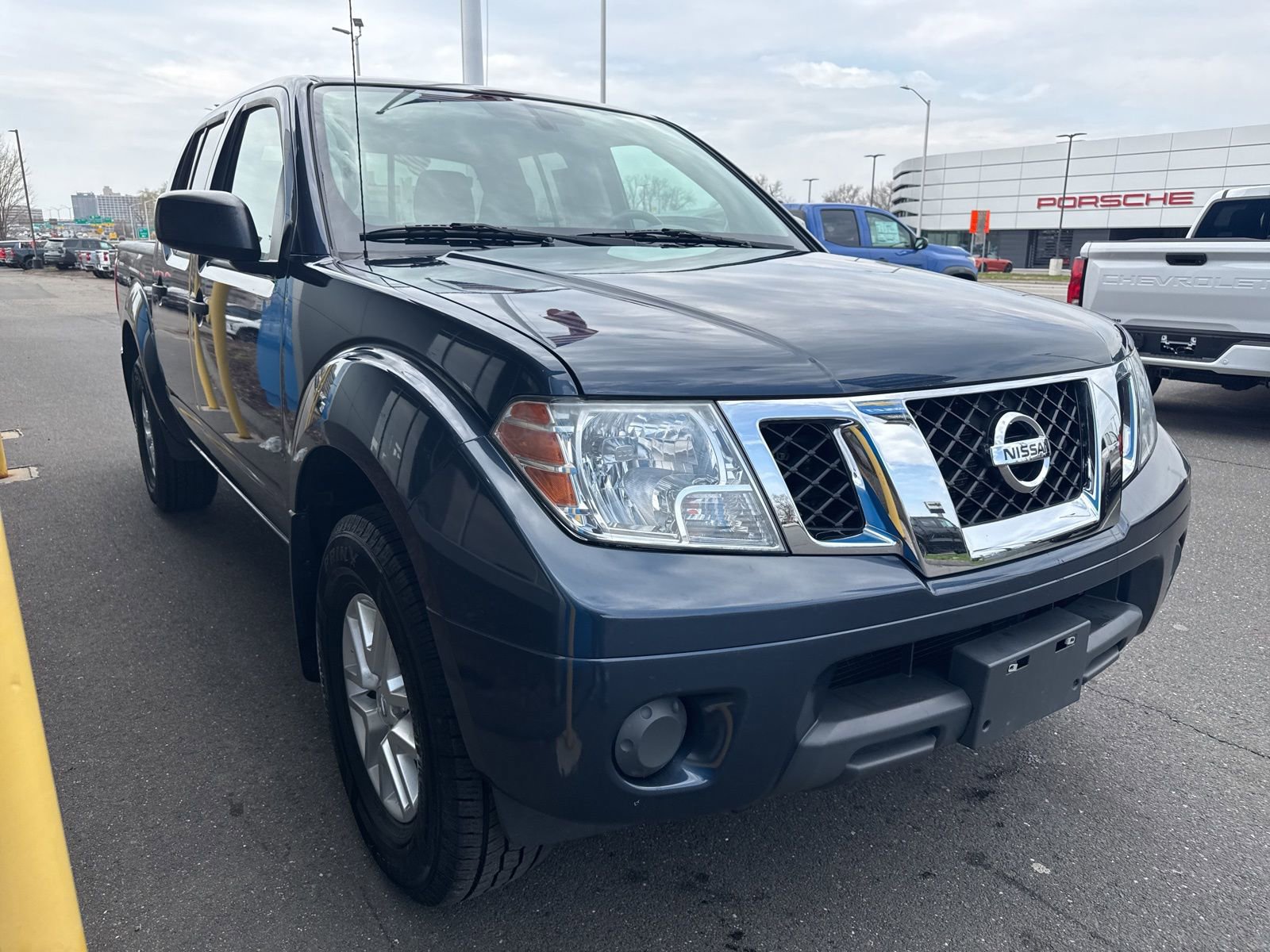 Used 2019 Nissan Frontier SV image 4