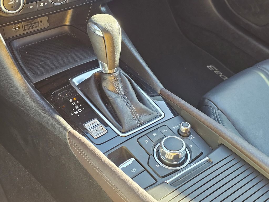 Used 2018 MAZDA MAZDA3 Touring image 33