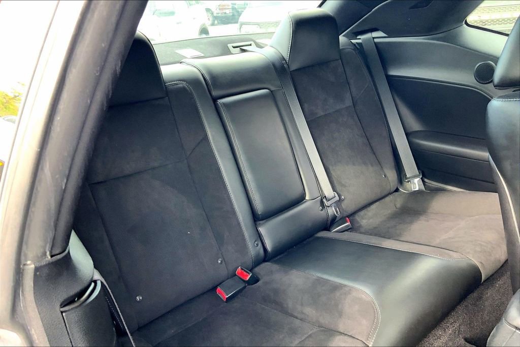 Used 2018 Dodge Challenger R/T Scat Pack w/ Leather Interior Group RWD image 11