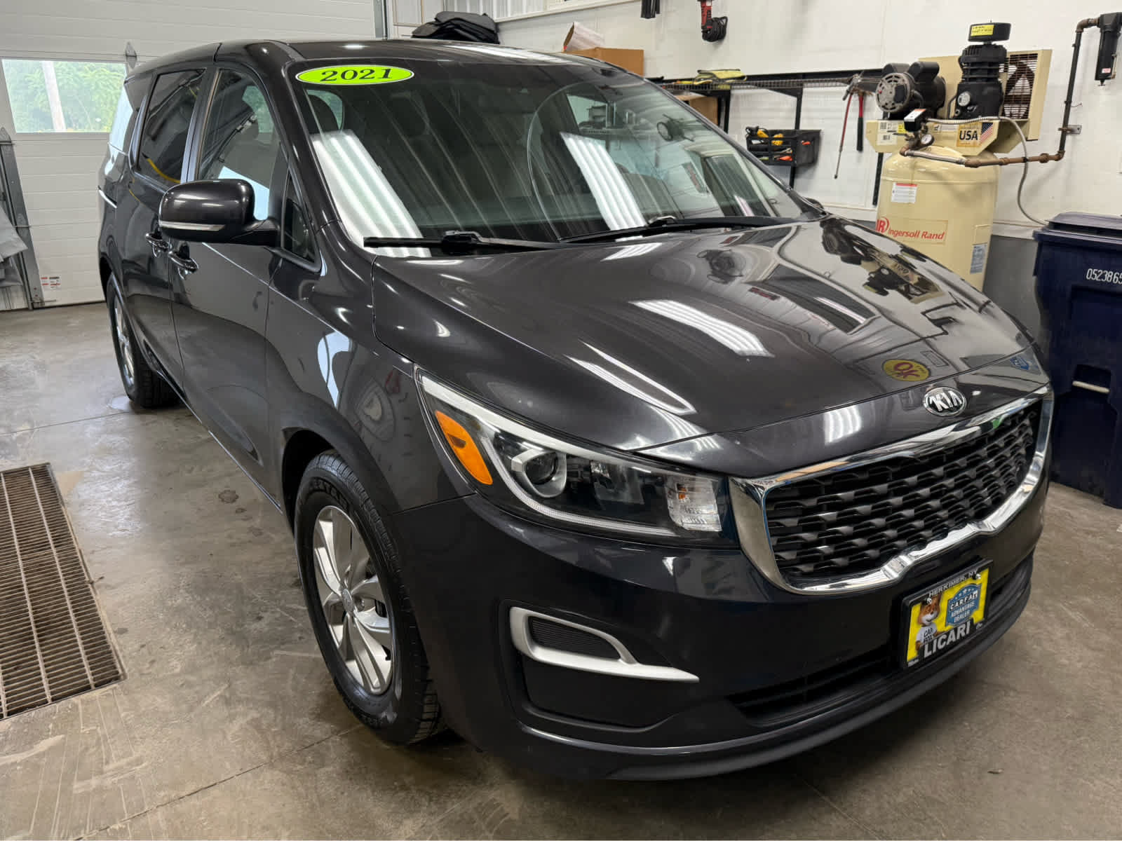 Used 2021 Kia Sedona LX FWD image 3