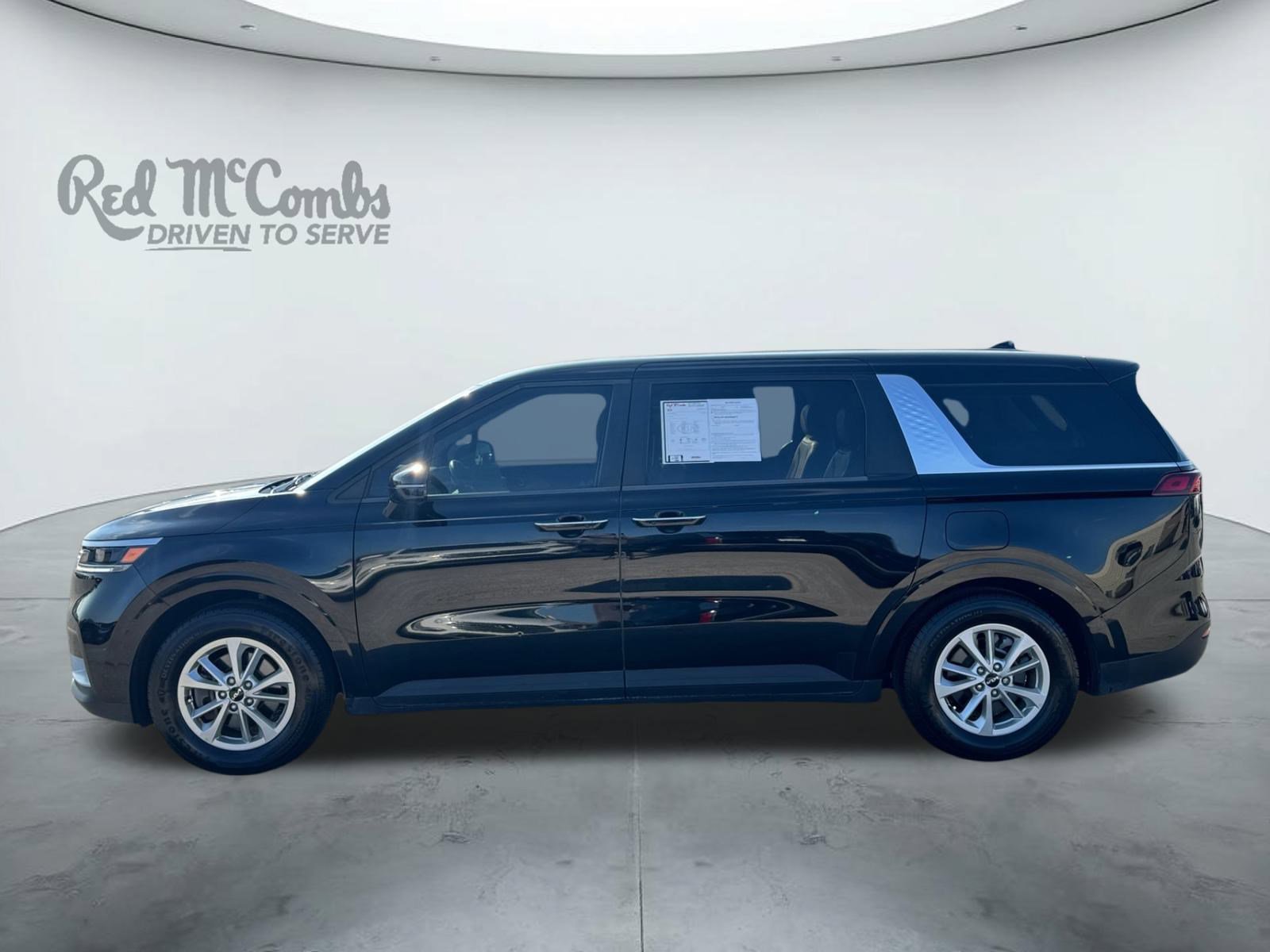 Used 2024 Kia Carnival LX image 2