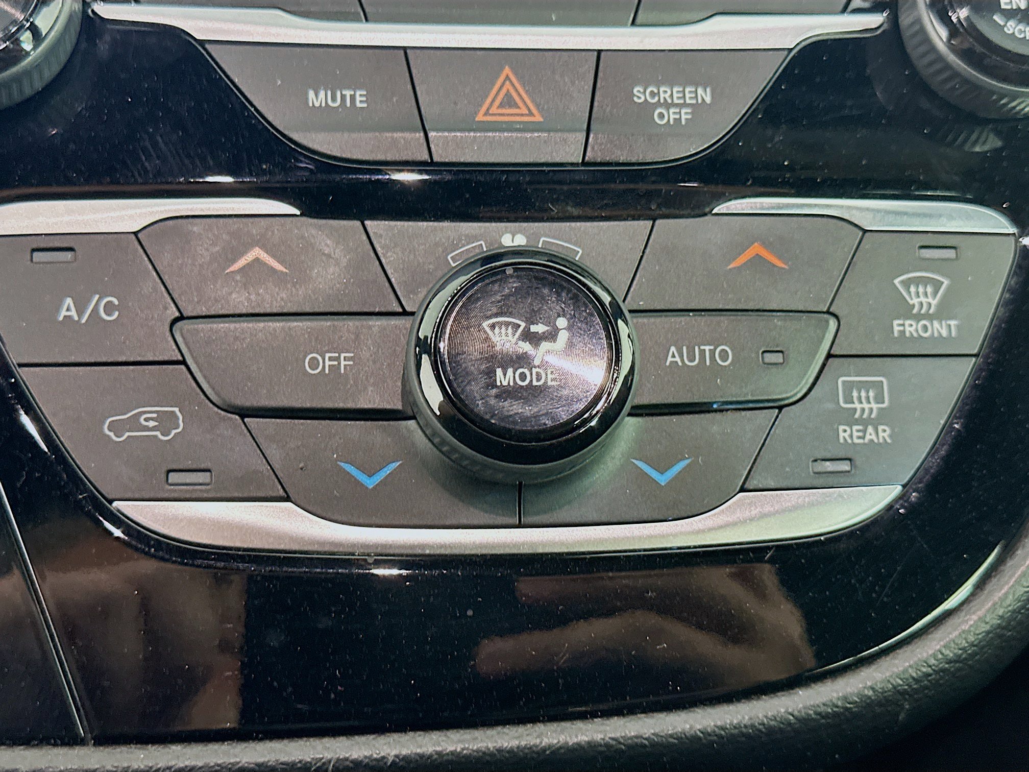 Used 2020 Chrysler Pacifica Touring w/ S Appearance Package FWD image 24