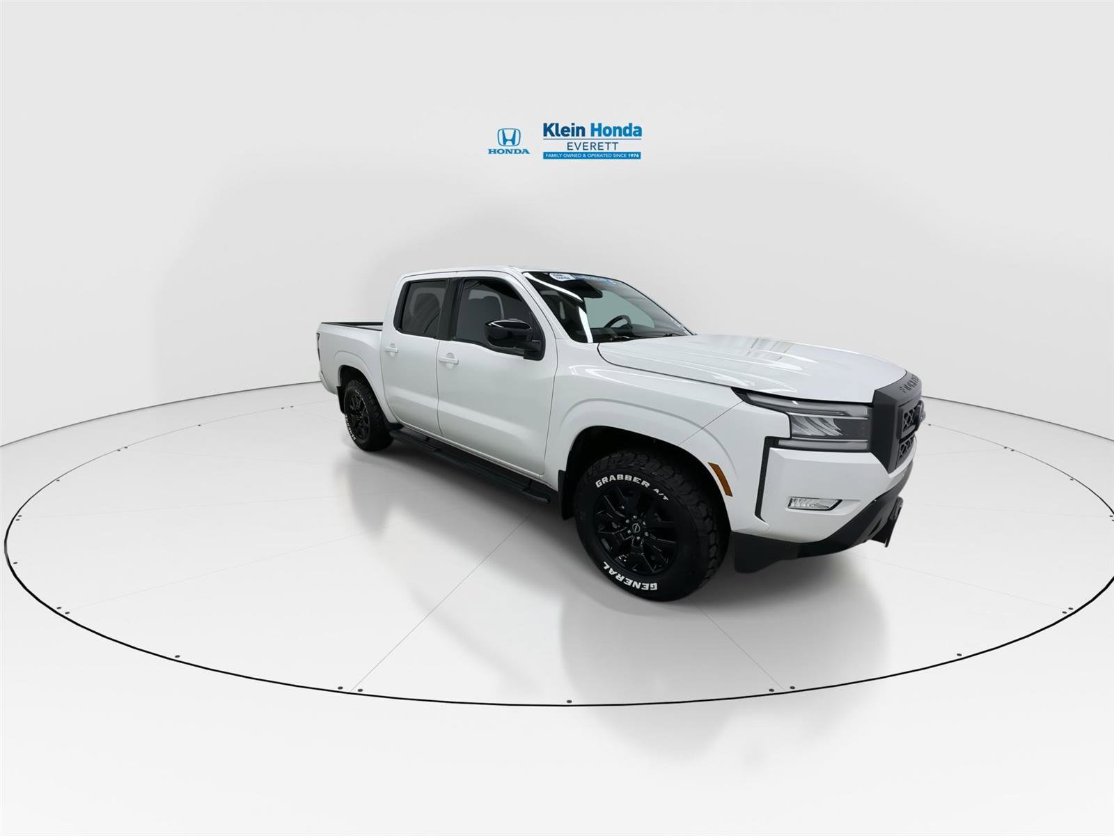 Used 2023 Nissan Frontier SV w/ Midnight Edition Package AWD/4WD image 4