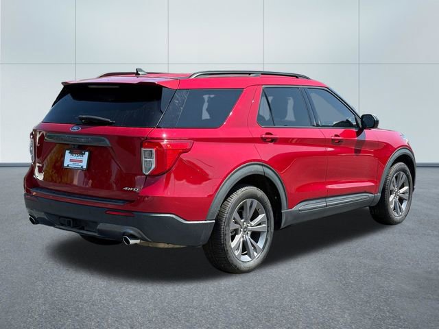 Used 2022 Ford Explorer XLT w/ Equipment Group 202A AWD/4WD image 3