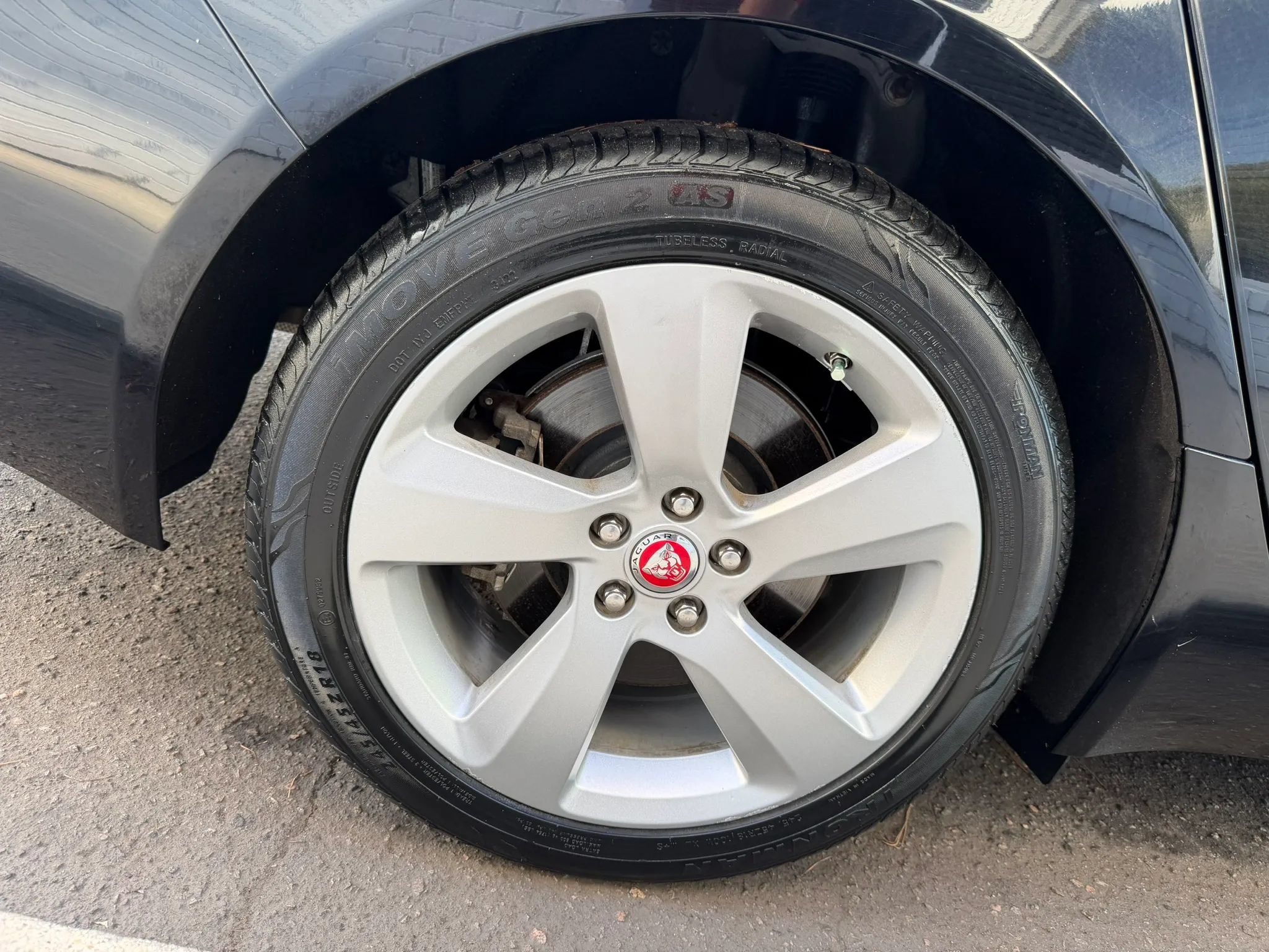 Used 2018 Jaguar XF AWD image 35