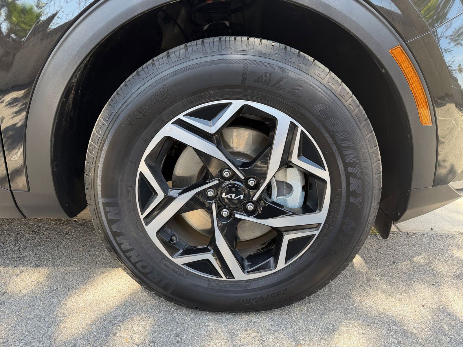 Used 2025 Kia Sportage LX image 29
