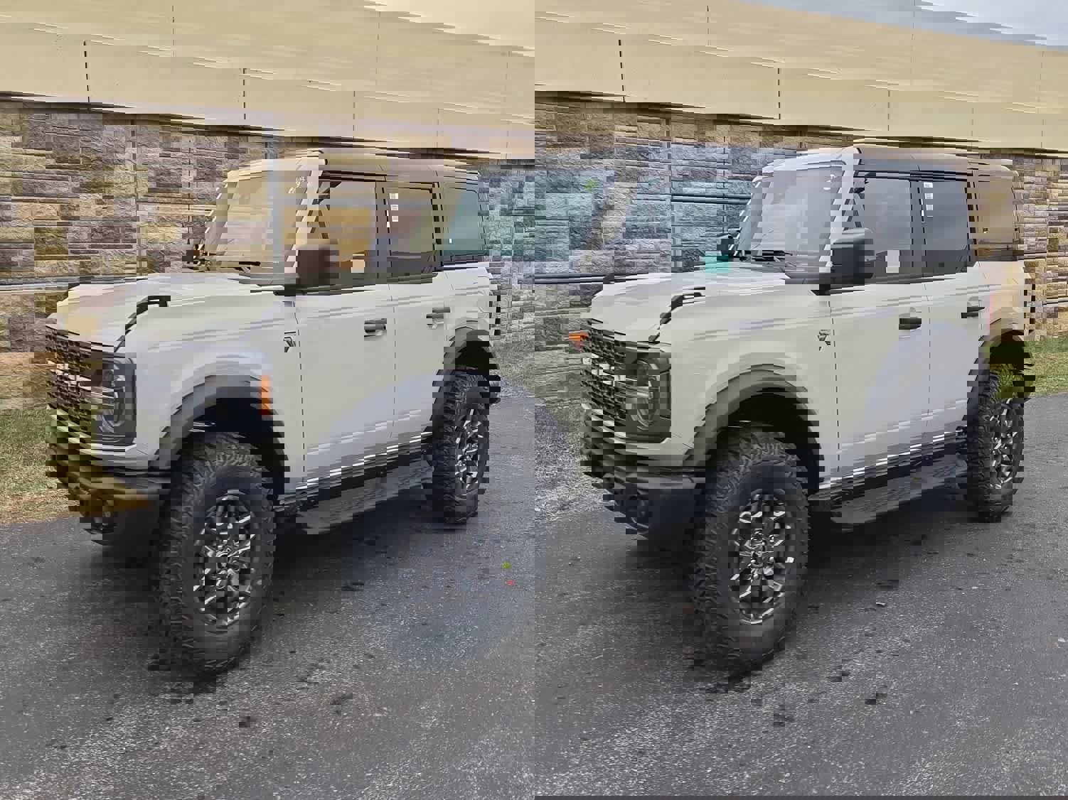 New 2025 Ford Bronco Badlands image 17