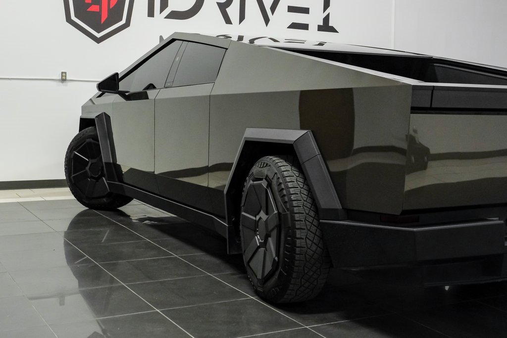 Used 2025 Tesla Cybertruck AWD Crew Cab image 15