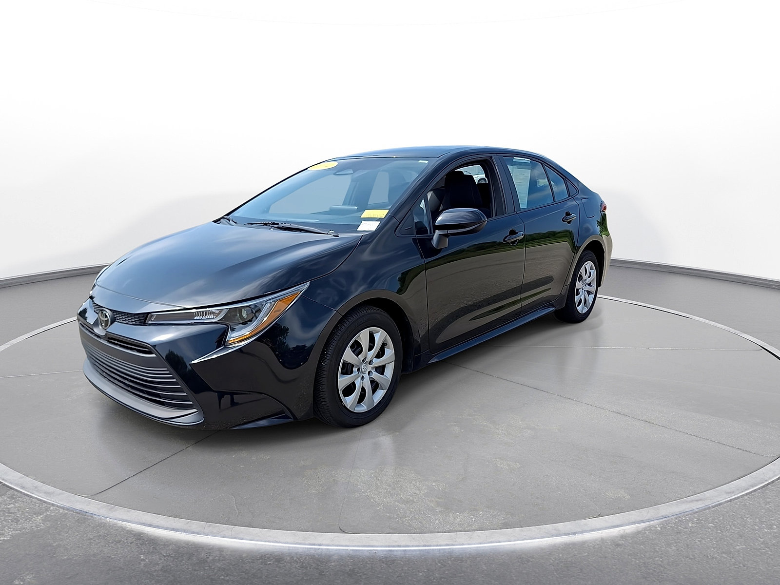 Used 2024 Toyota Corolla LE FWD image 4