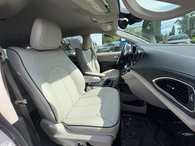 Used 2018 Chrysler Pacifica Limited w/ Advanced Safetytec Group FWD image 30