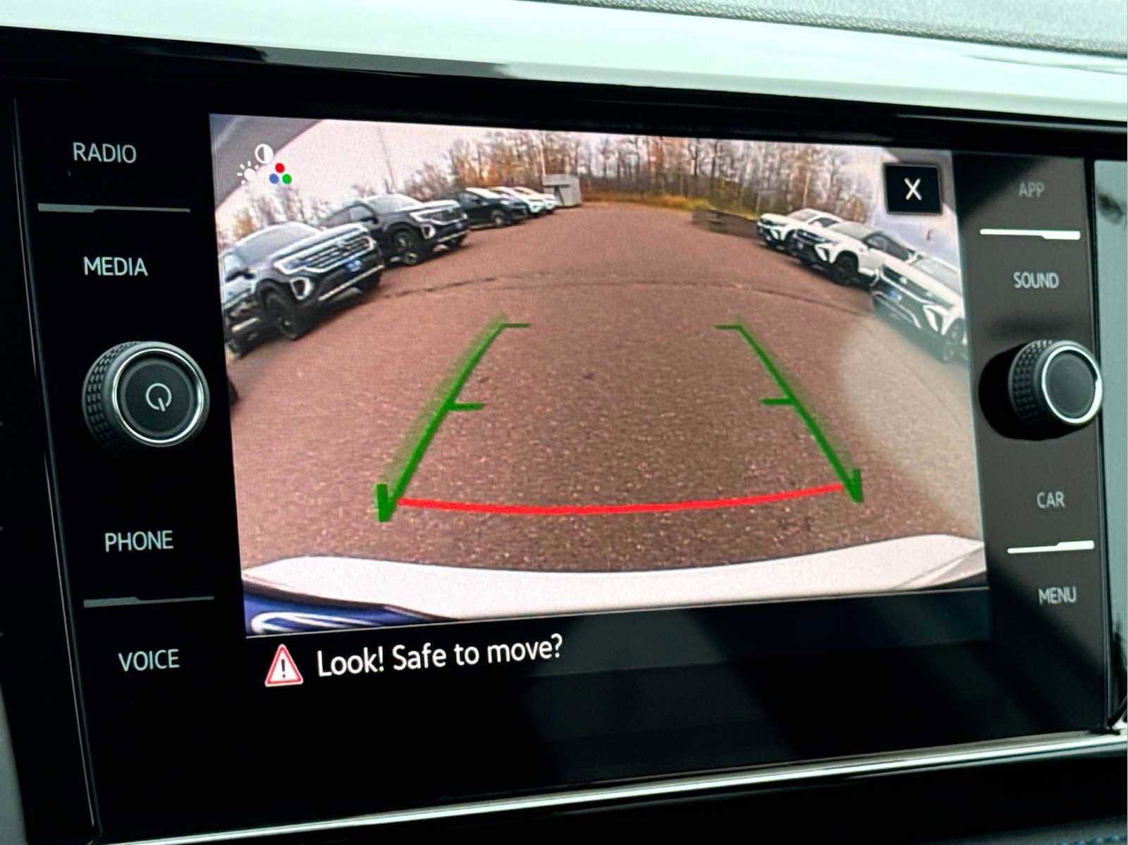 Certified 2024 Volkswagen Taos SE image 40