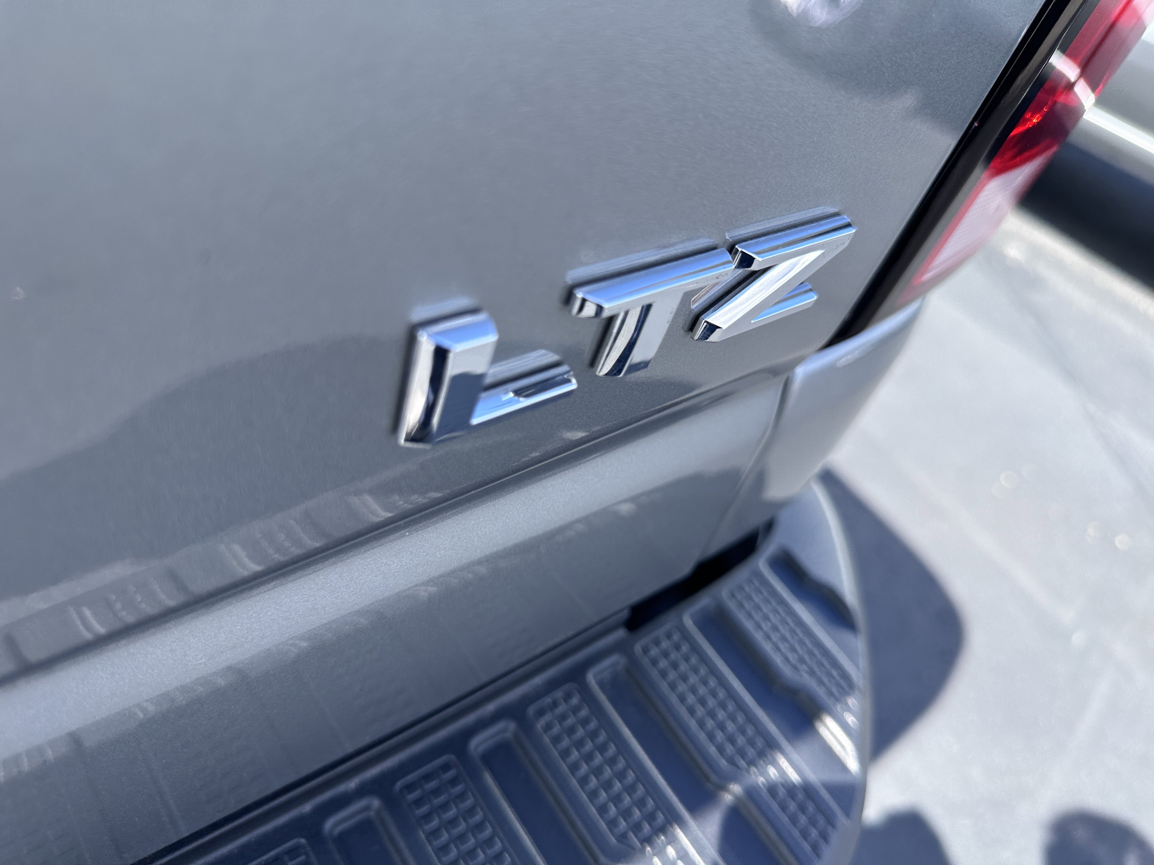 Used 2025 Chevrolet Silverado 2500 LTZ w/ LTZ Premium Package image 9