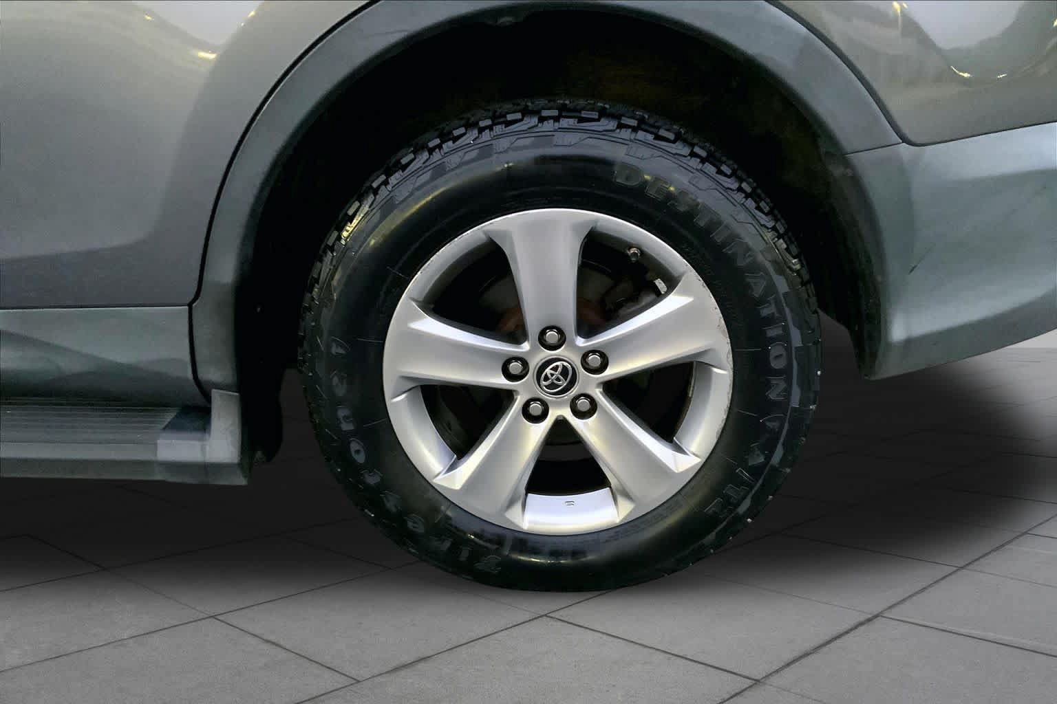 Used 2015 Toyota RAV4 XLE AWD/4WD image 9