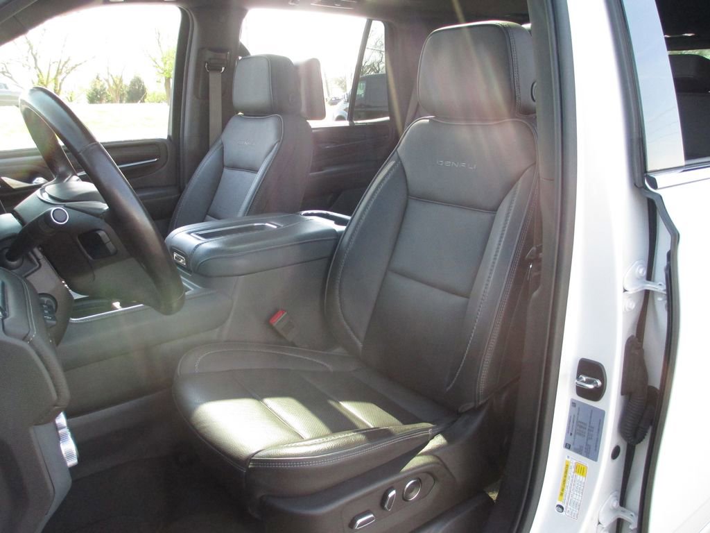 Used 2021 GMC Yukon Denali w/ Denali Premium Package image 23