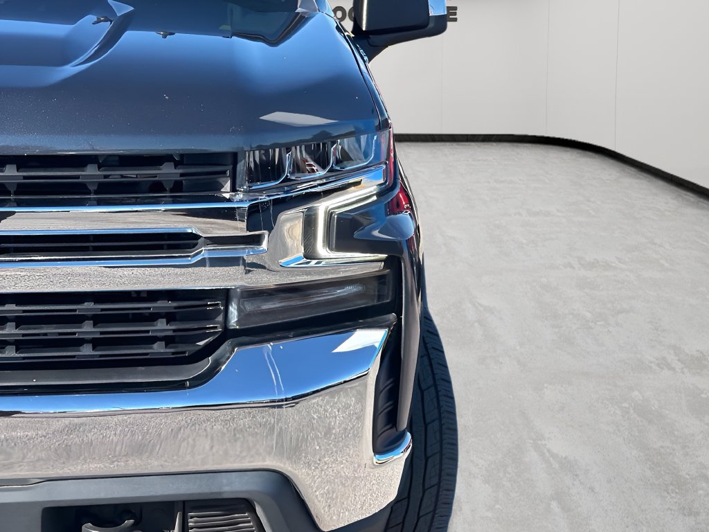 Used 2022 Chevrolet Silverado 1500 LT AWD/4WD image 5