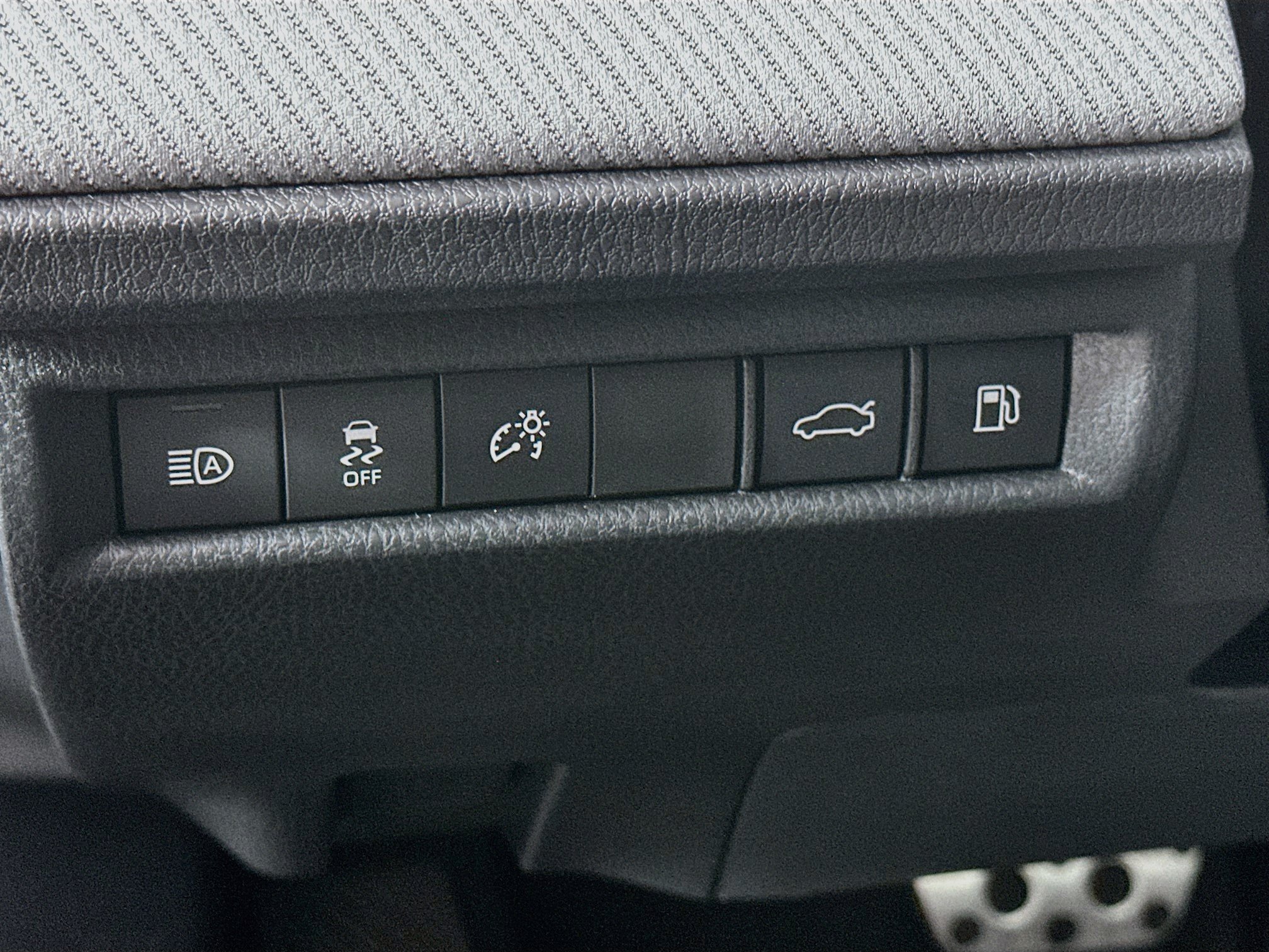 Used 2026 Toyota Camry SE w/ Convenience Package FWD image 17