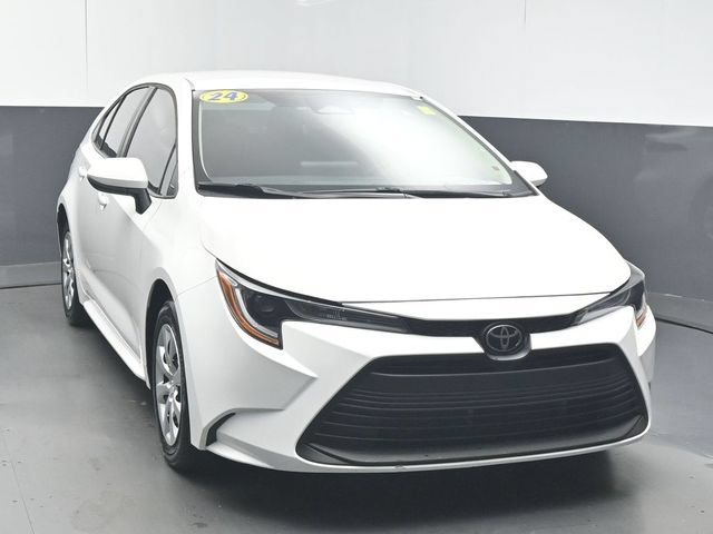 Used 2024 Toyota Corolla LE FWD image 2