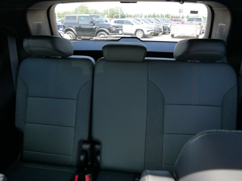 New 2026 GMC Acadia AT4 w/ Luxury Package AWD/4WD image 9