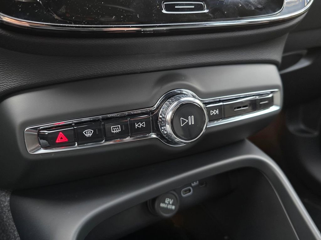 New 2025 Volvo EX40 Core w/ Climate Package image 27