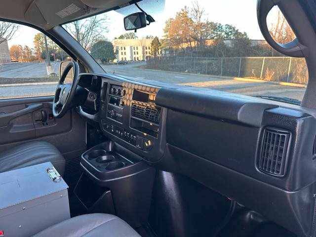 Used 2015 Chevrolet Express 2500 RWD image 15