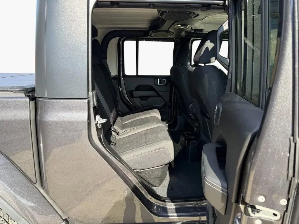 Used 2021 Jeep Gladiator Overland w/ Uconnect 4C Nav & Sound Group image 33