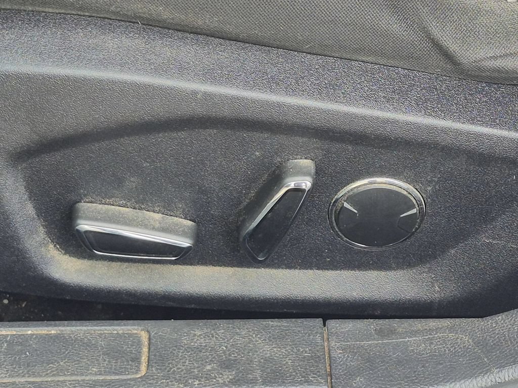 Used 2020 Ford Fusion SE FWD image 14