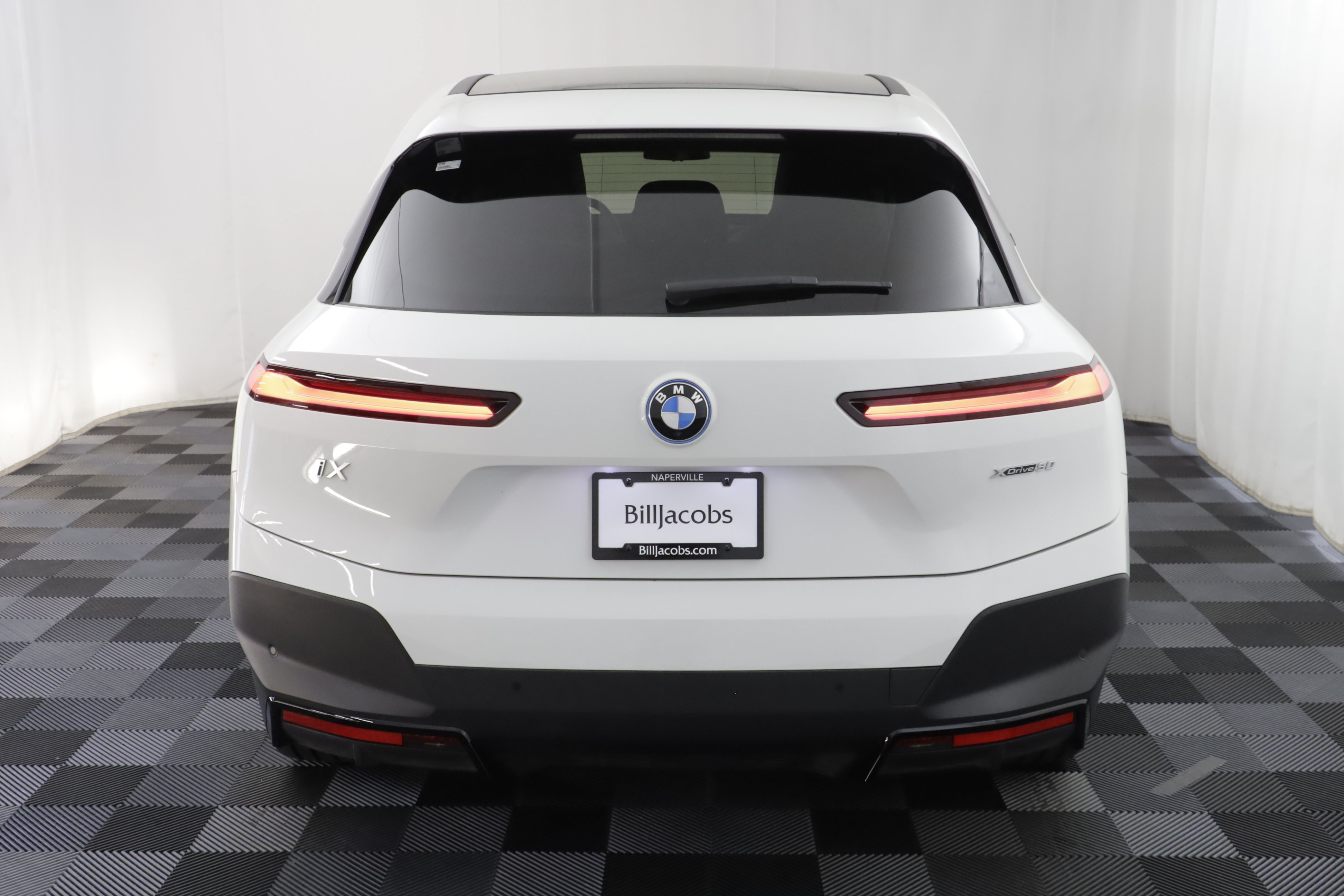 Used 2024 BMW iX xDrive50 w/ Premium Package AWD/4WD image 20