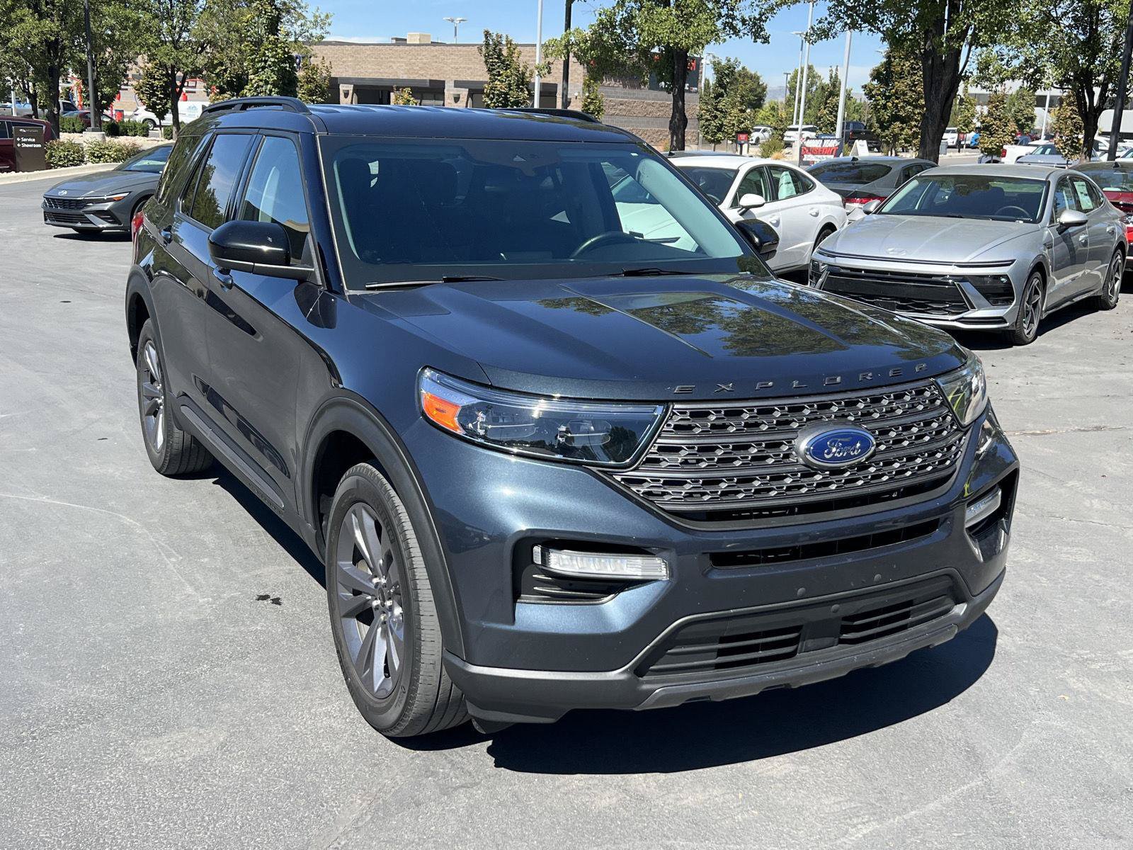 Used 2022 Ford Explorer XLT w/ Equipment Group 202A AWD/4WD image 12