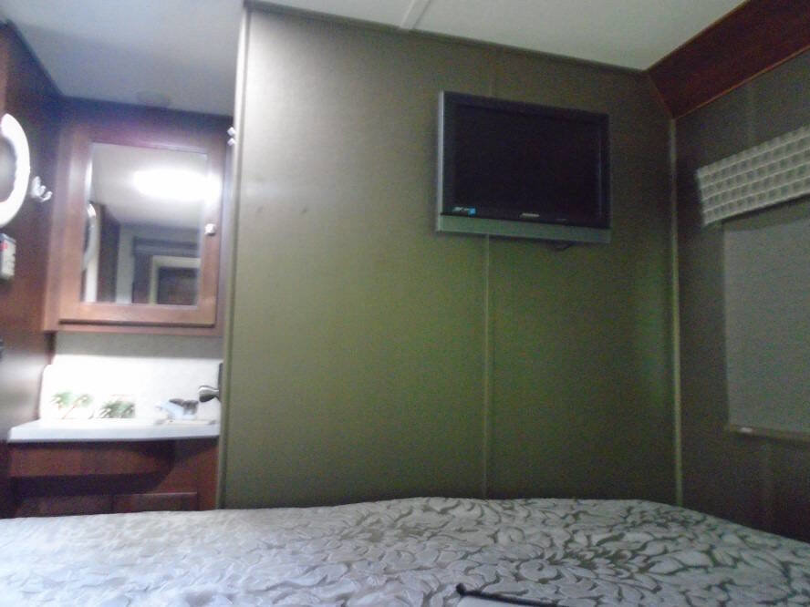 Used 2019 Chevrolet Express 4500 w/ RV Package RWD image 48