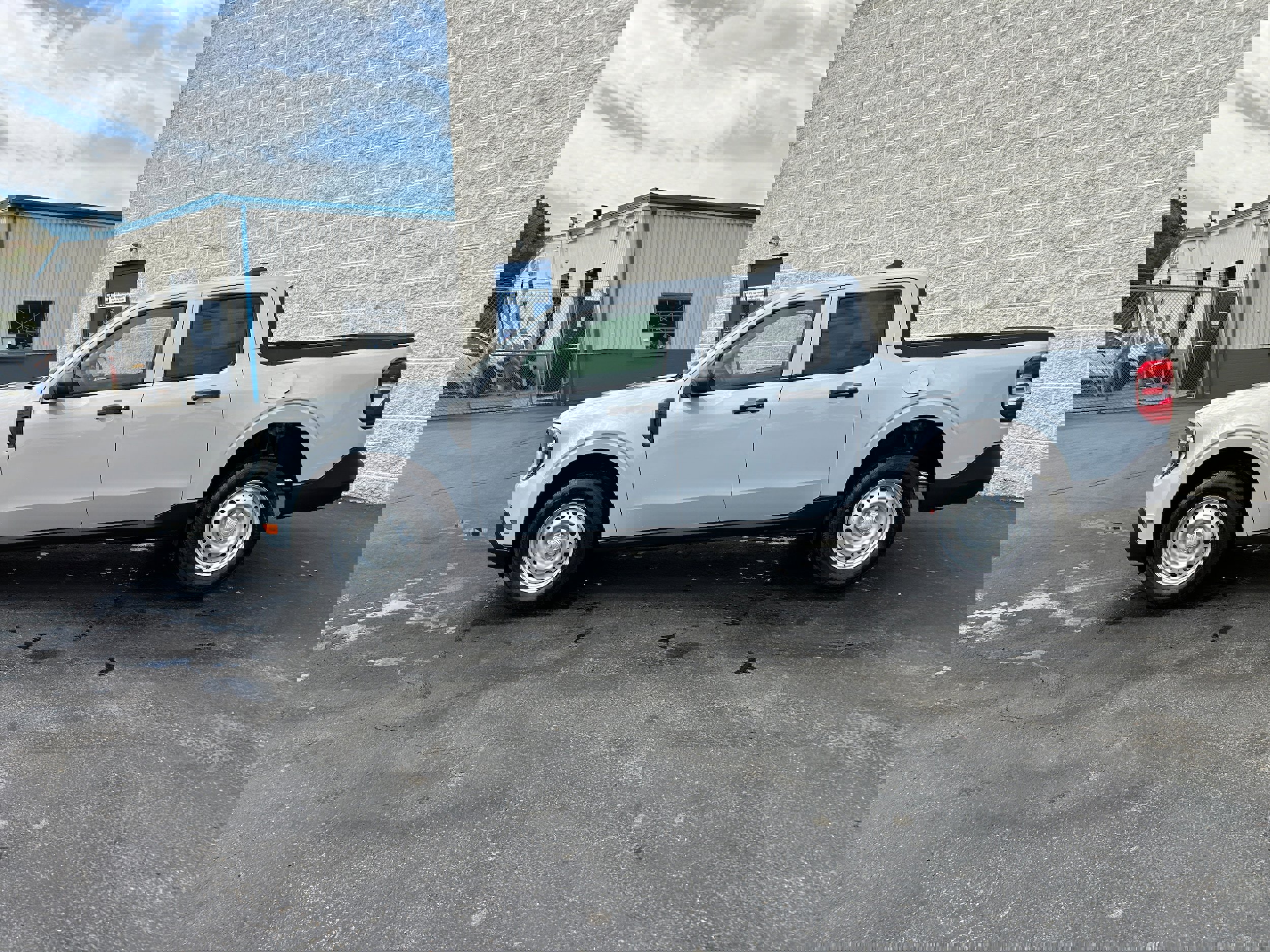 New 2025 Ford Maverick XL image 7