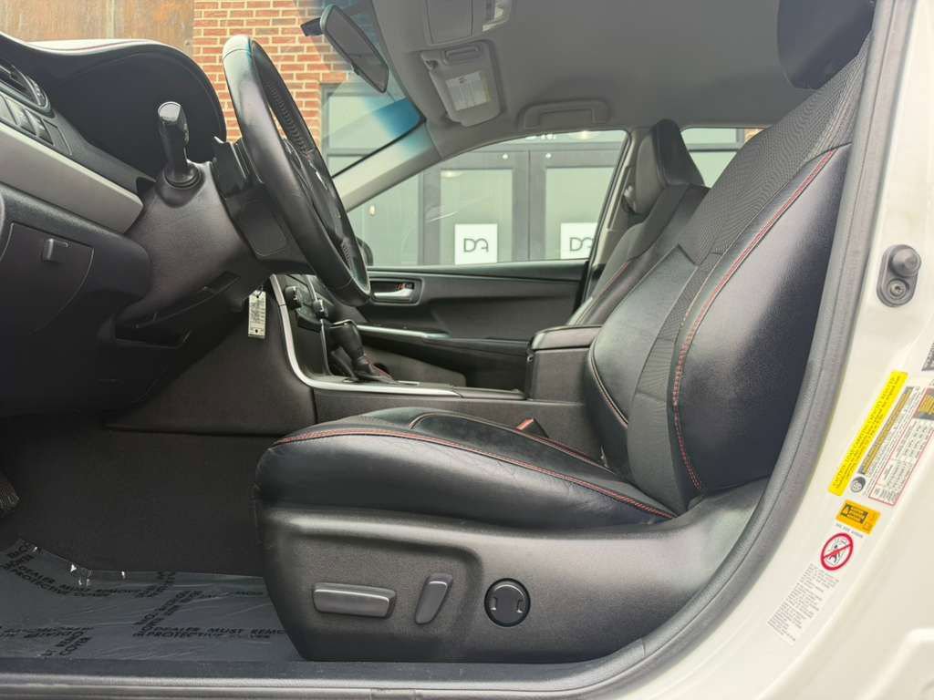 Used 2016 Toyota Camry SE image 21